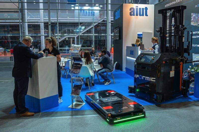 AIUT z robotami AMR na Modernlog 2024