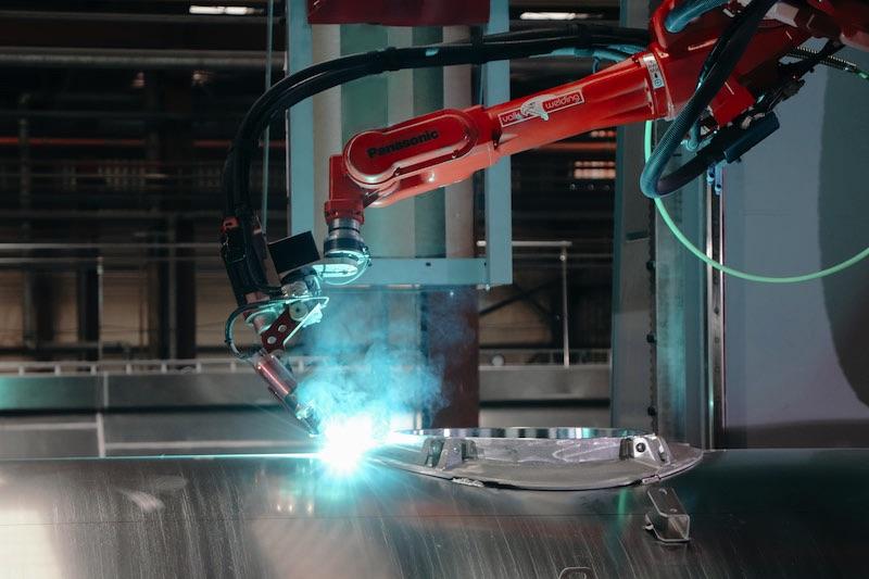 Zrobotyzowane spawanie aluminiowych przyczep LAG