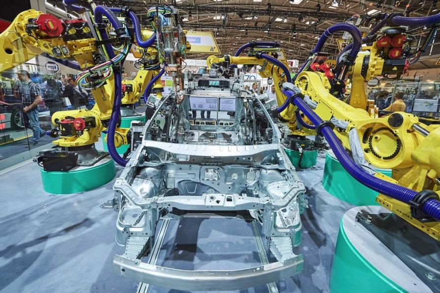 FANUC dostarczy 1400 robotów do fabryki VW