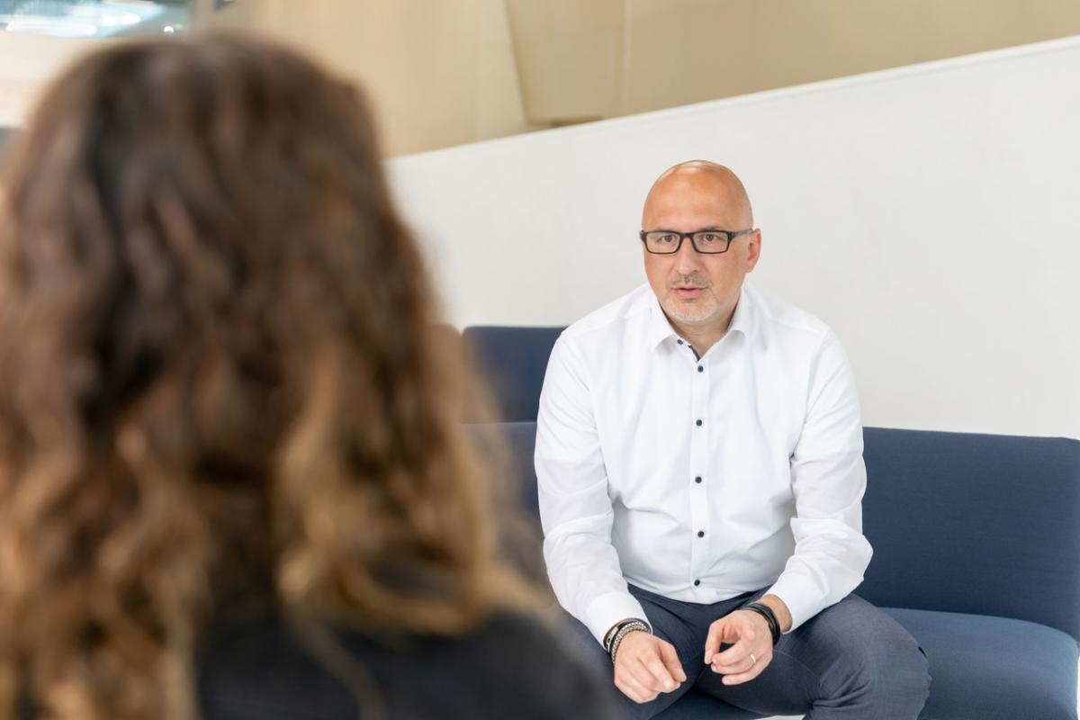 Produkcja adaptacyjna w branży CPG - wywiad