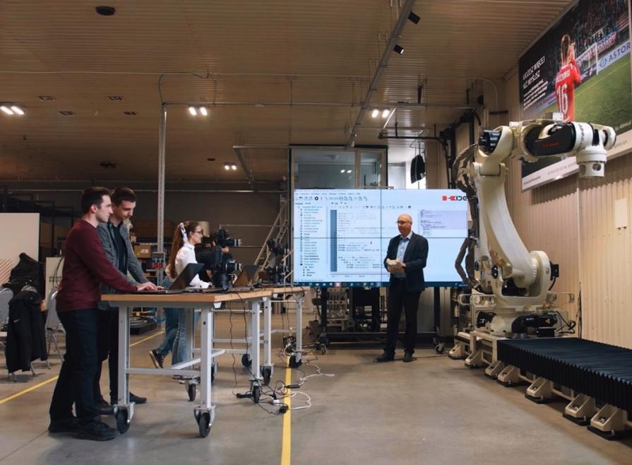 Robot Astorino pomoże w nauce robotyki w CKZ