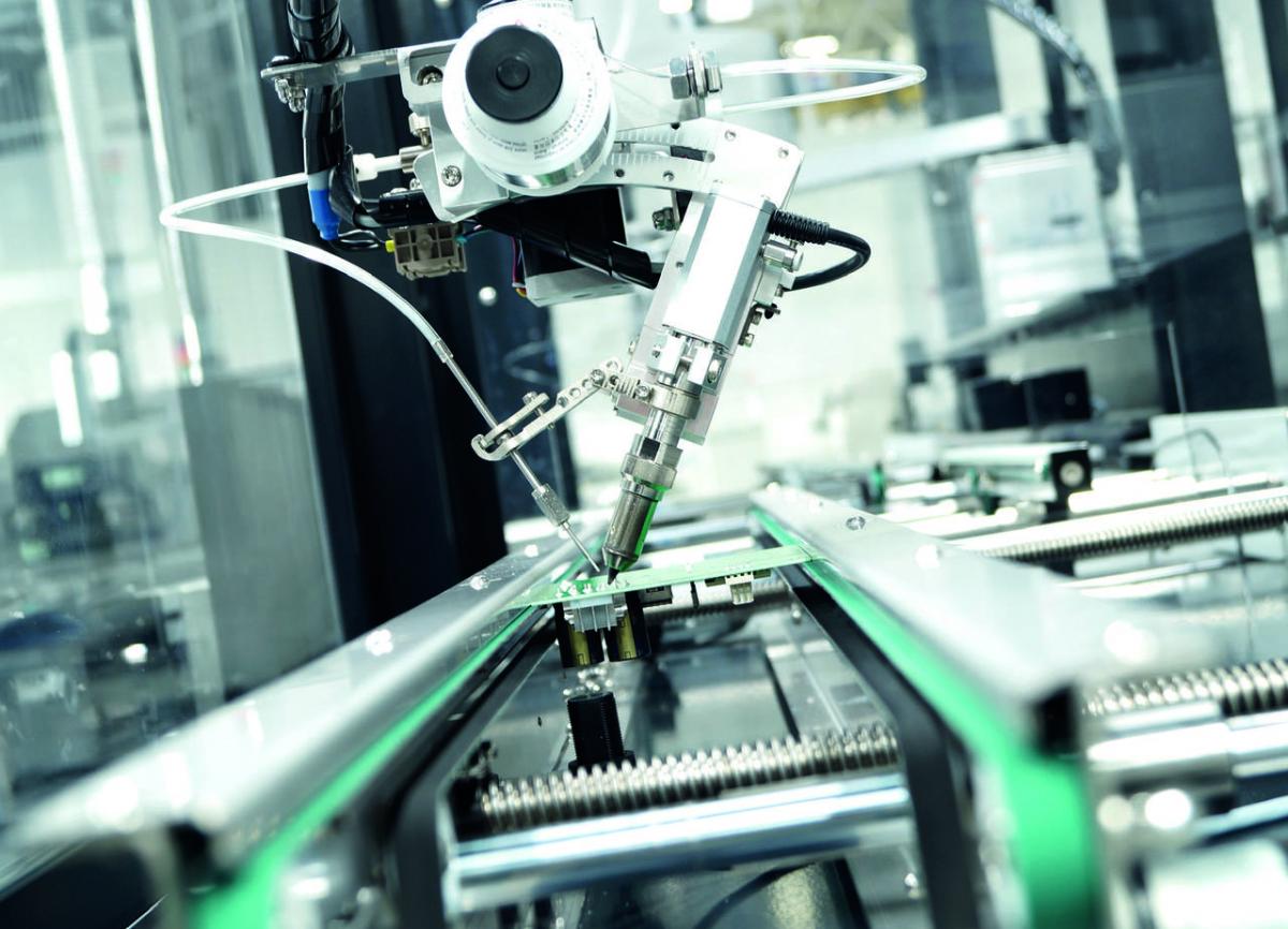Automatyzacja zadań w linii produkcji elektroniki
