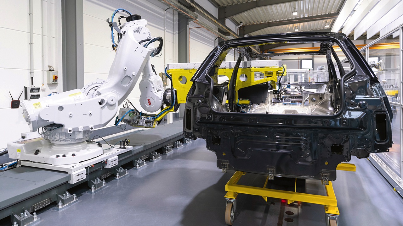 Roboty naprawią biznes: Raport ABB