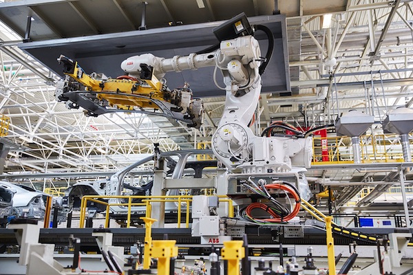 Badanie ABB: branża automotive niegotowa na nowe regulacje robot