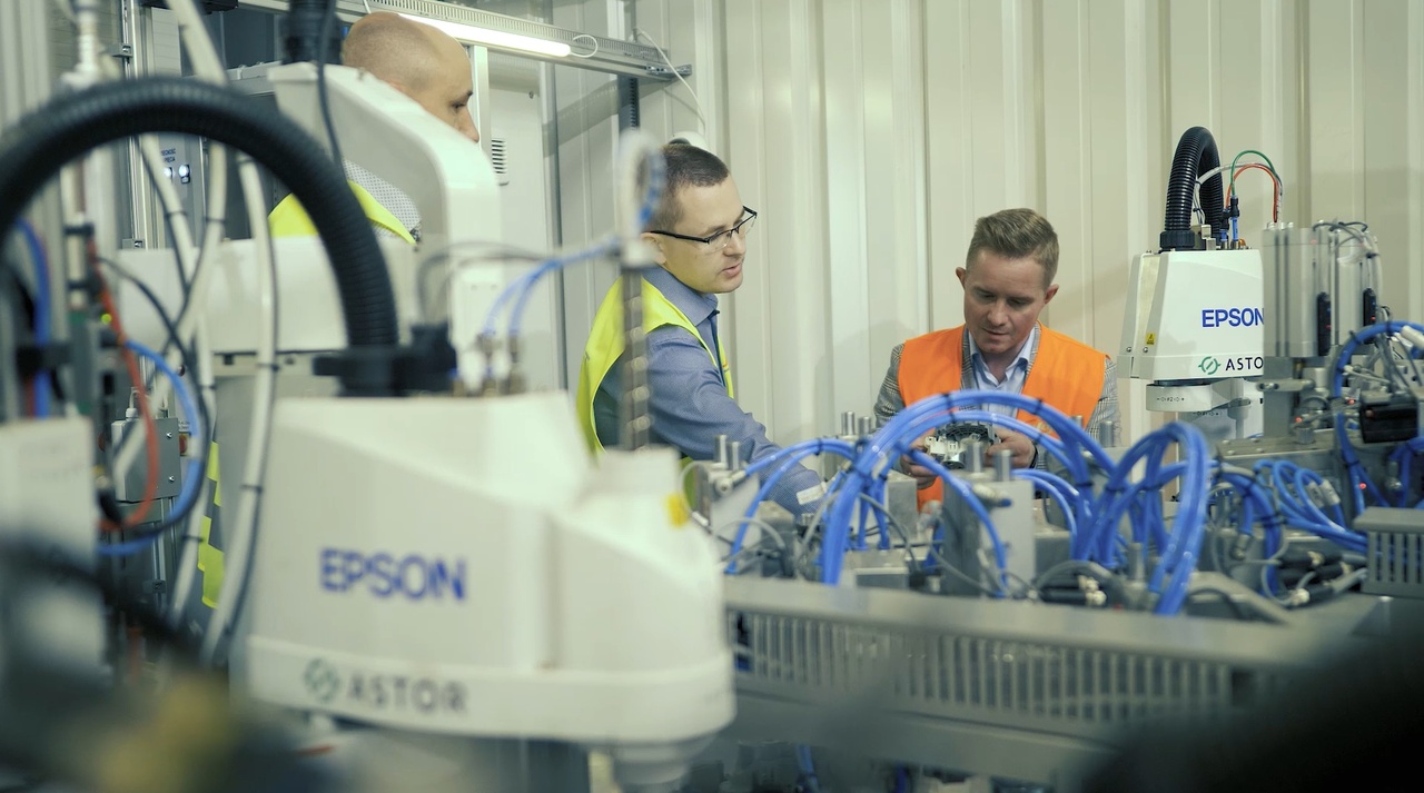 SPLAST_ASTOR_robotyzacja_roboty_EPSON_roboty_SCARA_przemyslowe_Lukasz_Maka