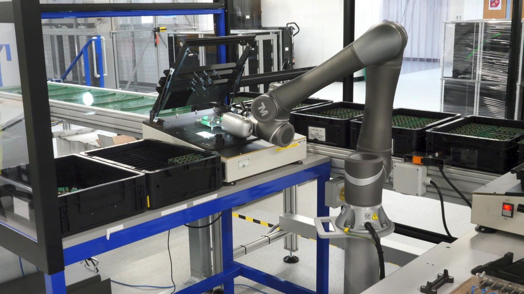 OMRON-TM Cobot w firmie Hanover Displays Automatyzacja Płytek Drukowanych