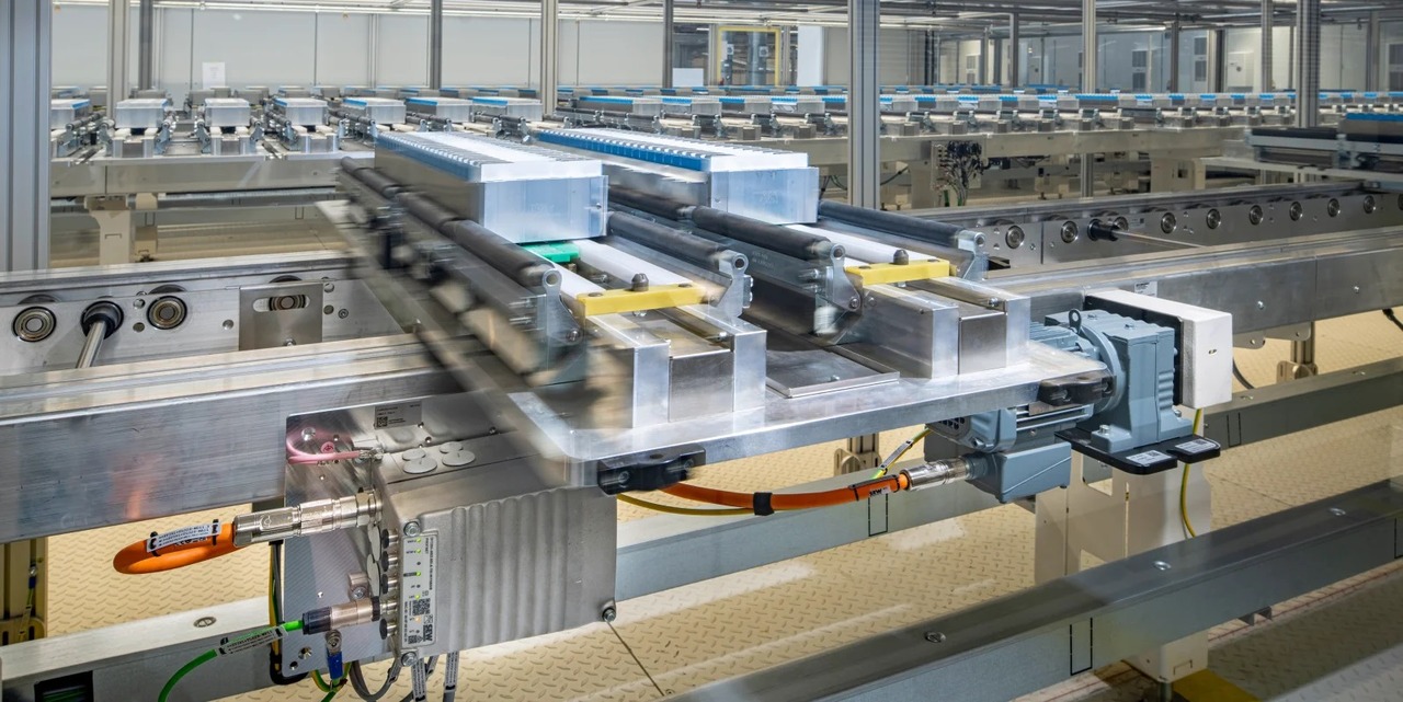 BMW_akumulatory_SEW-EURODRIVE_