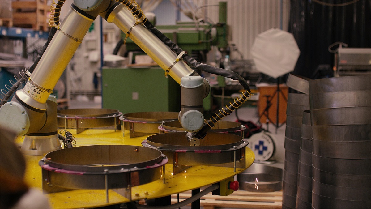 Cztery coboty Universal Robots w fabryce Temar