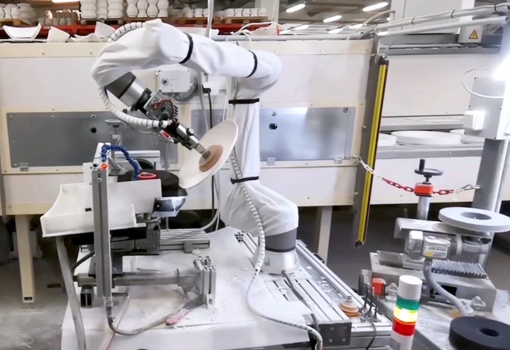 UR10 Universal Robots w fabryce ceramiki