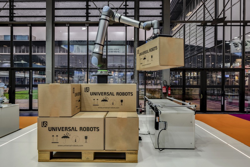 Universal Robots robot współpracujący paletyzacja