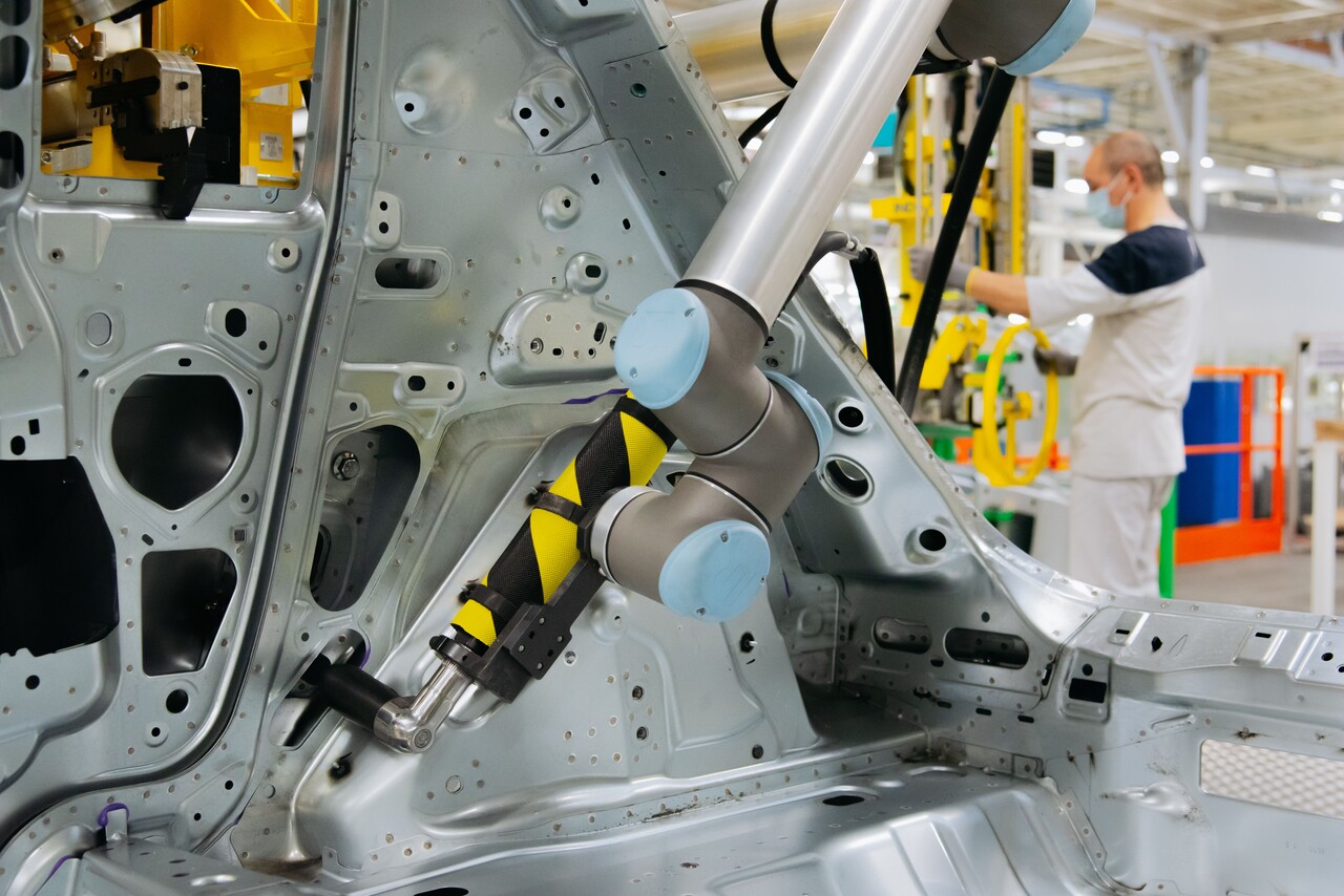universalrobots/Website_Version-05_2021_Stellantis_Case_Story_Italy